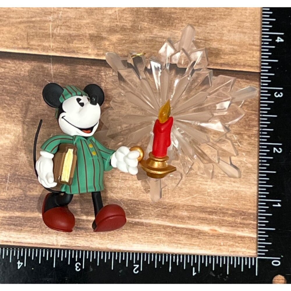 2000 HALLMARK KEEPSAKE ORNAMENT QXD4077 MICKEY'S BEDTIME READING CANDLE LIGHT